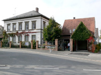 Pfarrhaus und ehemalige Scheune Pfarrhaus und ehemalige Scheune